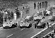 Großer Preis von Frankreich in Reims, 1954. Im Mercedes-Benz W 196 R mit der Start-Nr. 18 und 20: Juan Manuel Fangio (Sieger) und Karl Kling (2.Platz), dahinter Hans Herrmann Start-Nr. 22