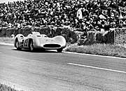 Reims 1954: Dritter im Bunde: Hans Herrmann (Start-Nr. 22) komplettiert das Mercedes-Team. Foto: DaimlerChrysler Heritage